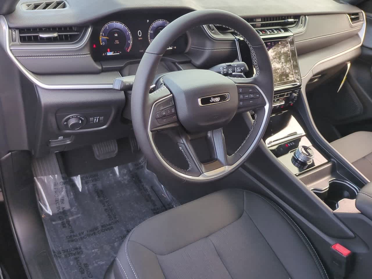 2025 Jeep Grand Cherokee GRAND CHEROKEE LAREDO X 4X4