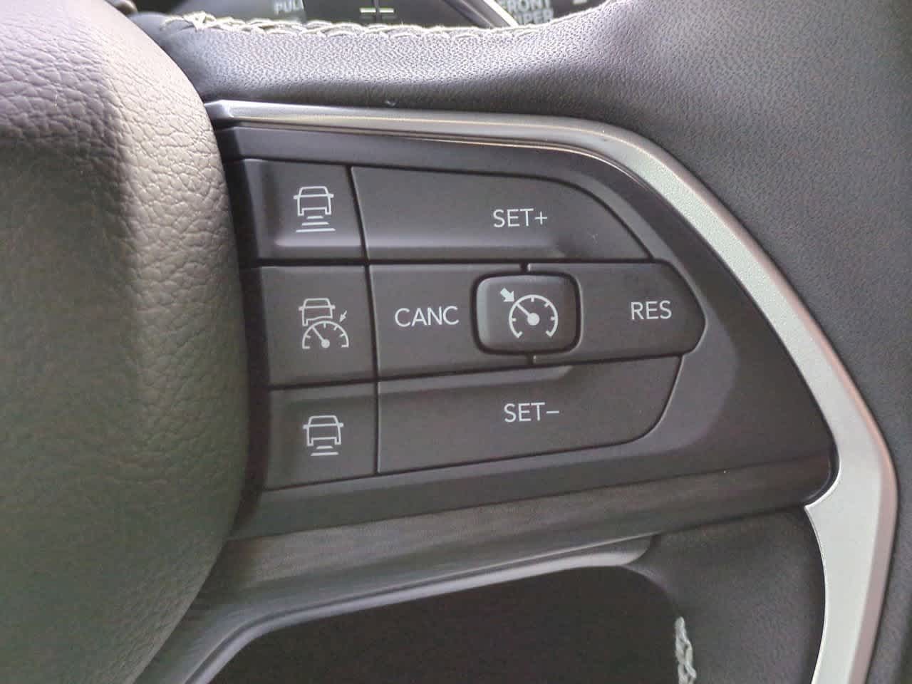 2025 Jeep Grand Cherokee GRAND CHEROKEE LAREDO X 4X4