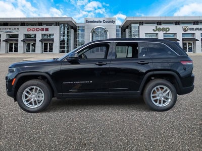 2025 Jeep Grand Cherokee GRAND CHEROKEE LAREDO X 4X4