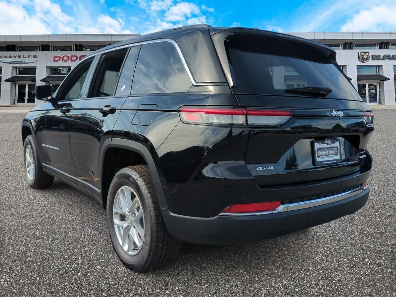 2025 Jeep Grand Cherokee GRAND CHEROKEE LAREDO X 4X4