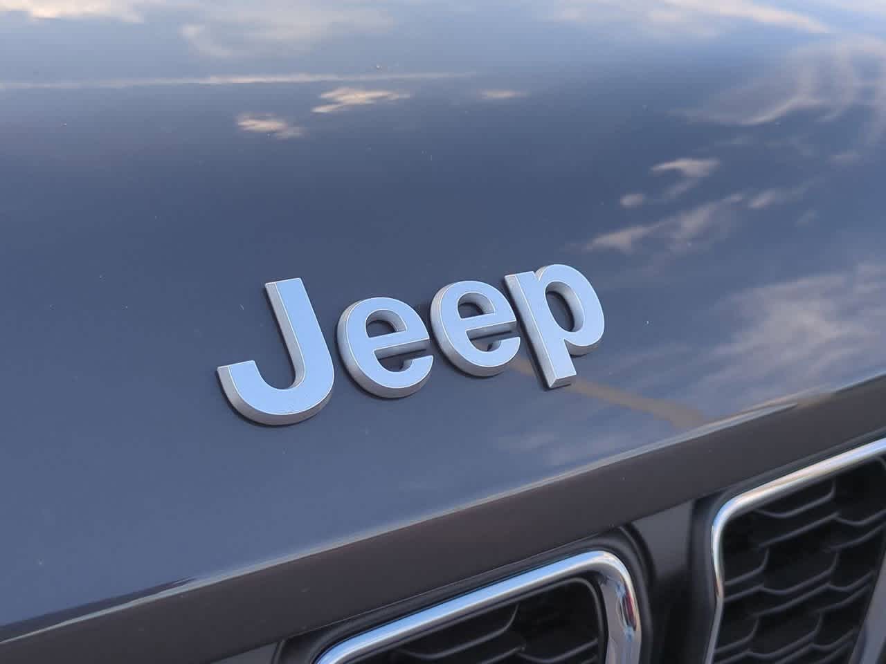 2025 Jeep Grand Cherokee GRAND CHEROKEE LAREDO X 4X4