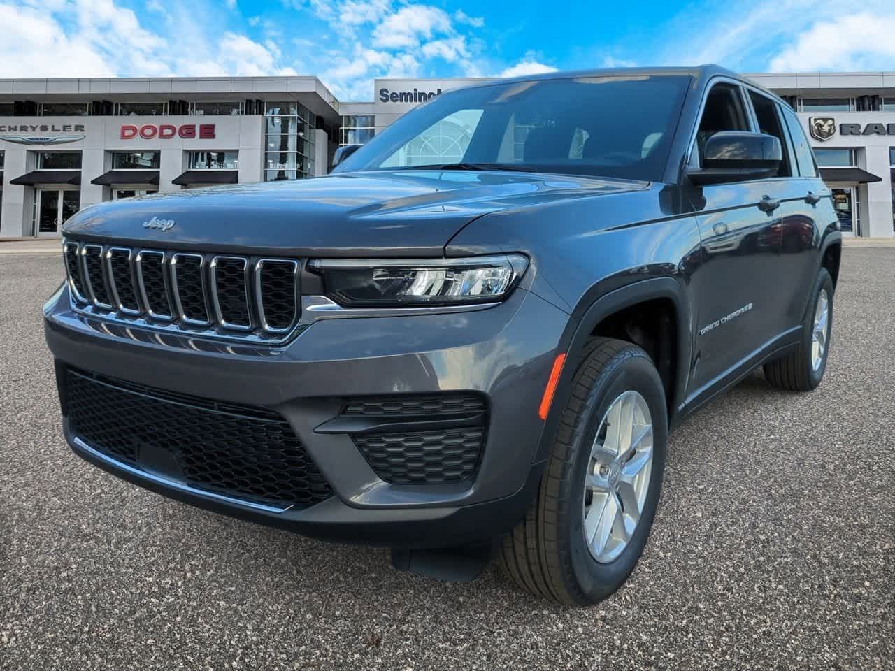 2025 Jeep Grand Cherokee GRAND CHEROKEE LAREDO X 4X4