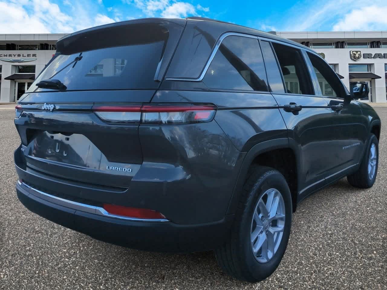 2025 Jeep Grand Cherokee GRAND CHEROKEE LAREDO X 4X4