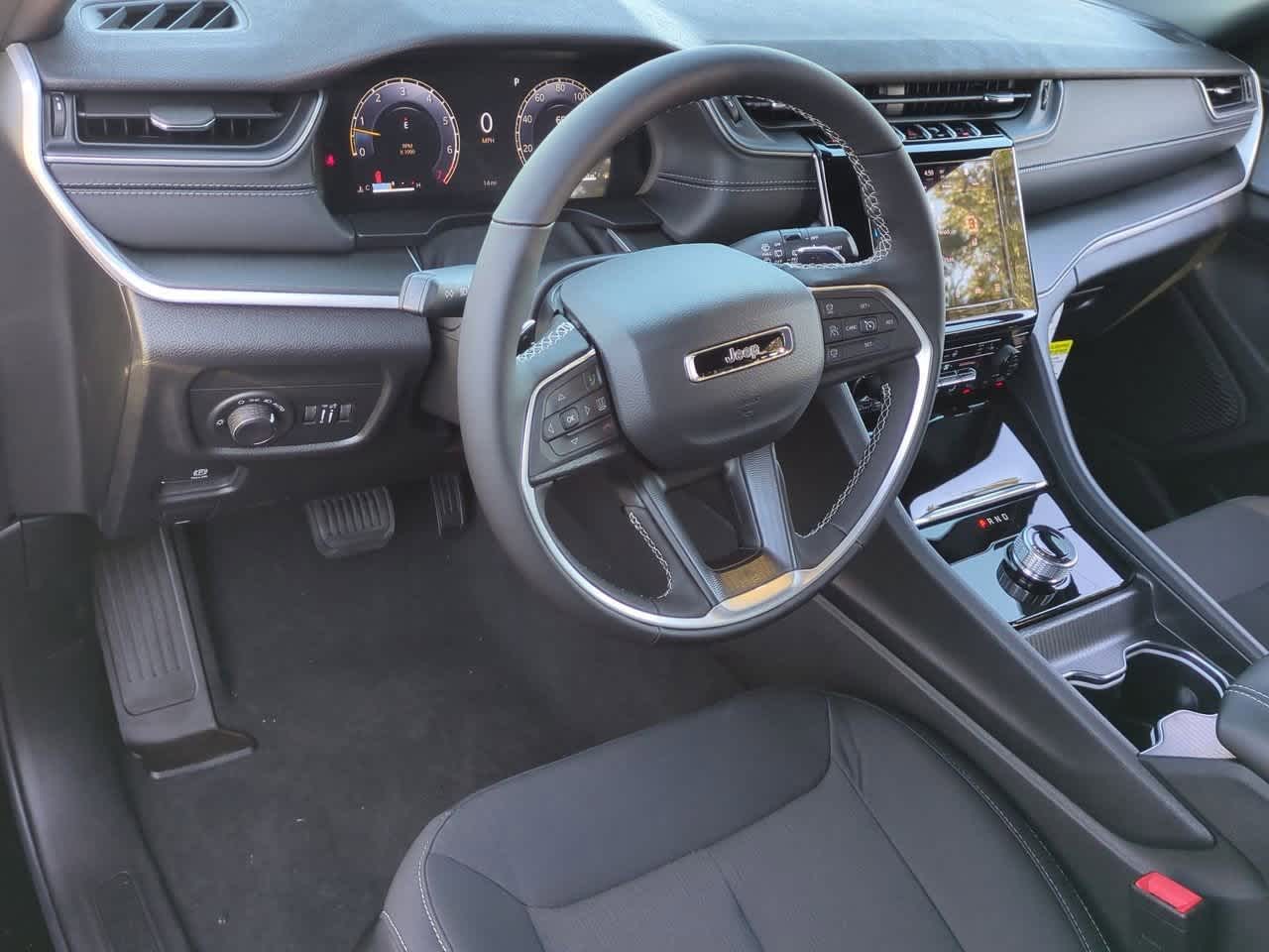 2025 Jeep Grand Cherokee GRAND CHEROKEE LAREDO X 4X4