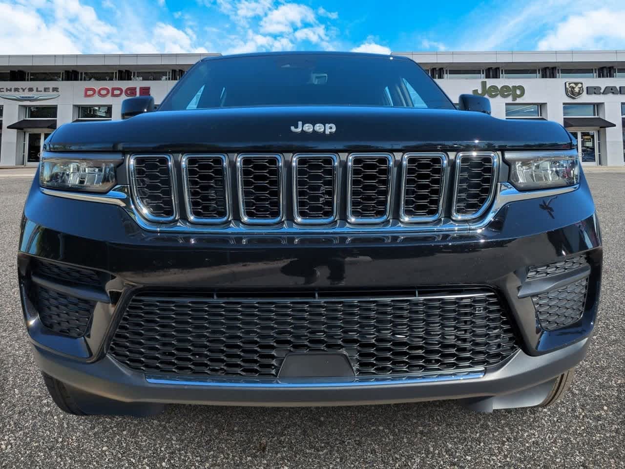 2025 Jeep Grand Cherokee GRAND CHEROKEE LAREDO X 4X4