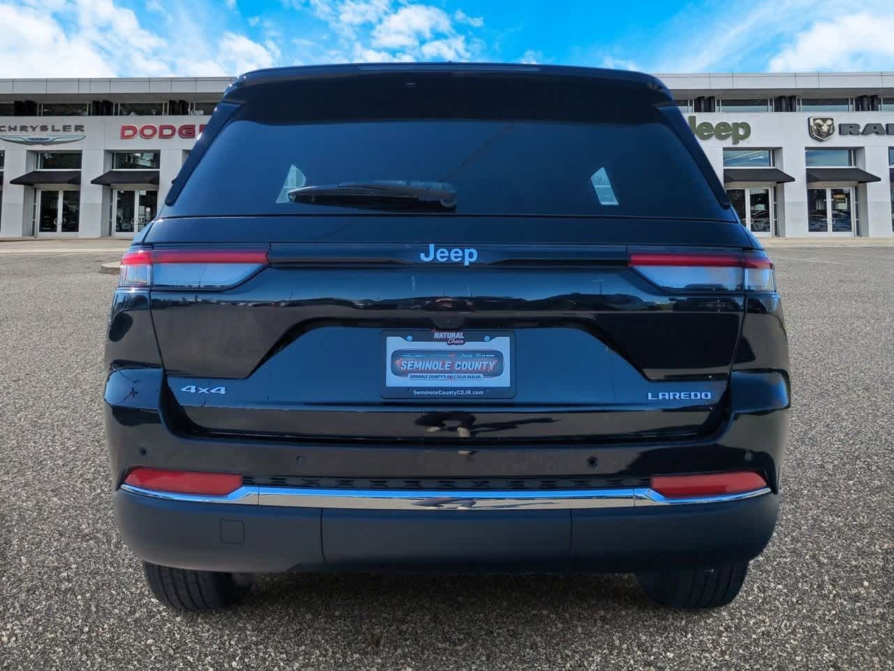 2025 Jeep Grand Cherokee GRAND CHEROKEE LAREDO X 4X4