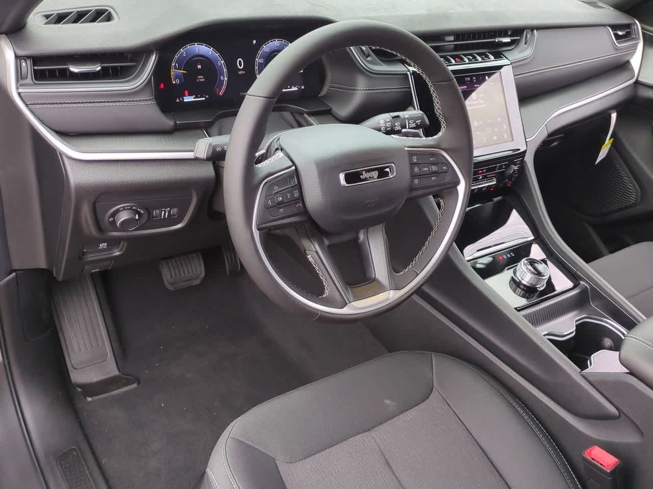 2025 Jeep Grand Cherokee GRAND CHEROKEE LAREDO 4X4