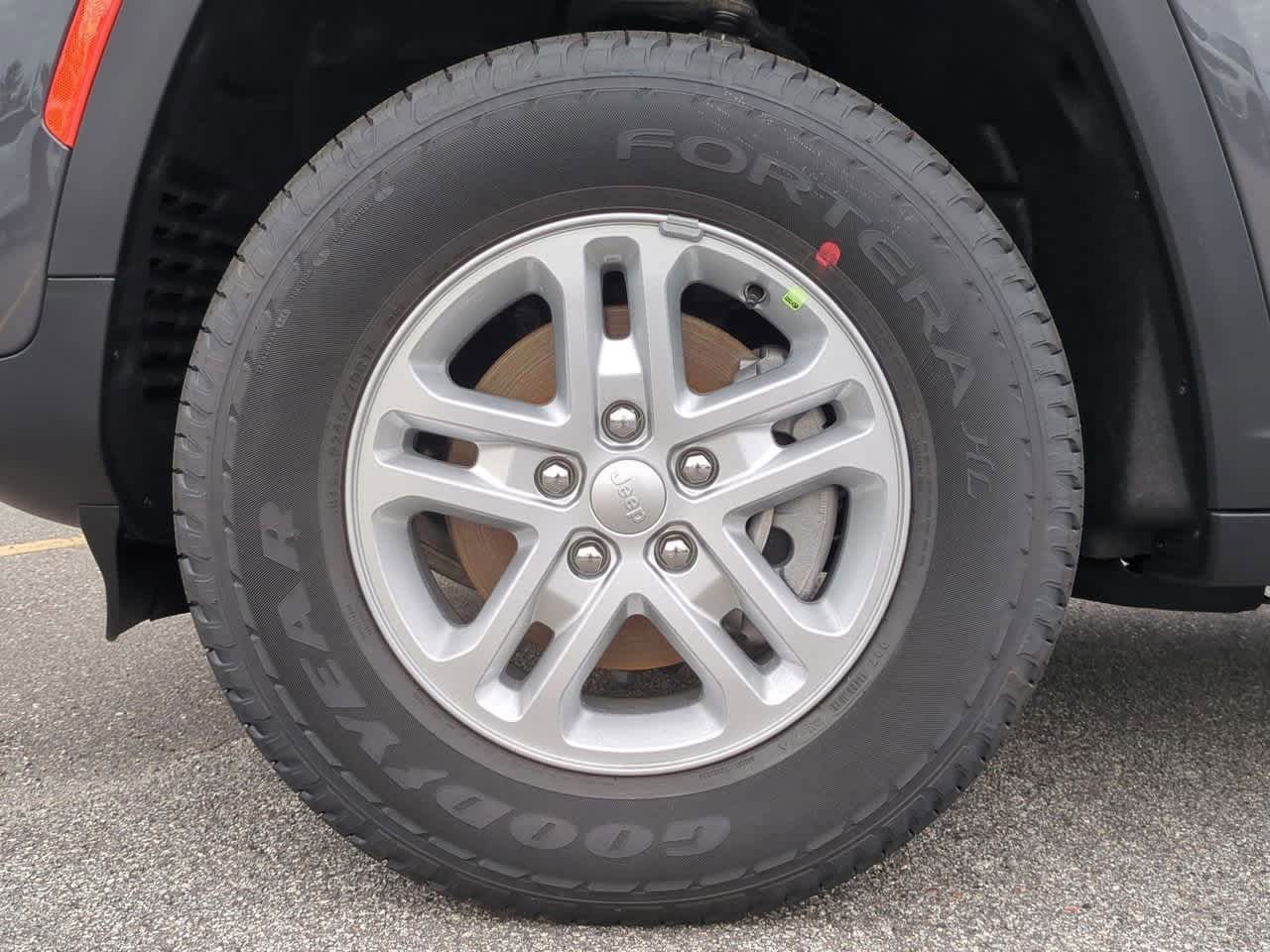 2025 Jeep Grand Cherokee GRAND CHEROKEE LAREDO 4X4