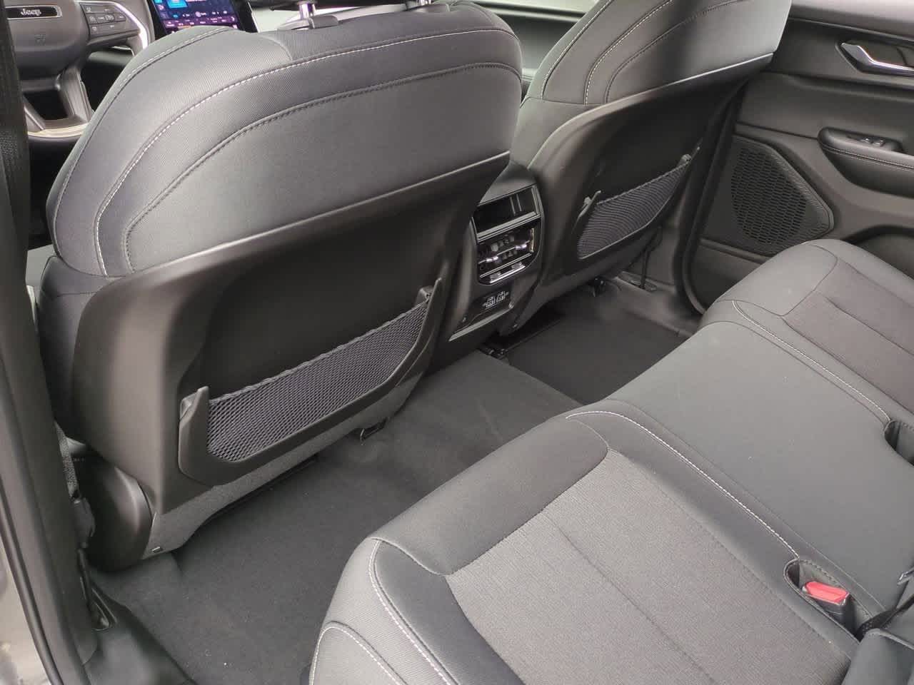 2025 Jeep Grand Cherokee GRAND CHEROKEE LAREDO 4X4