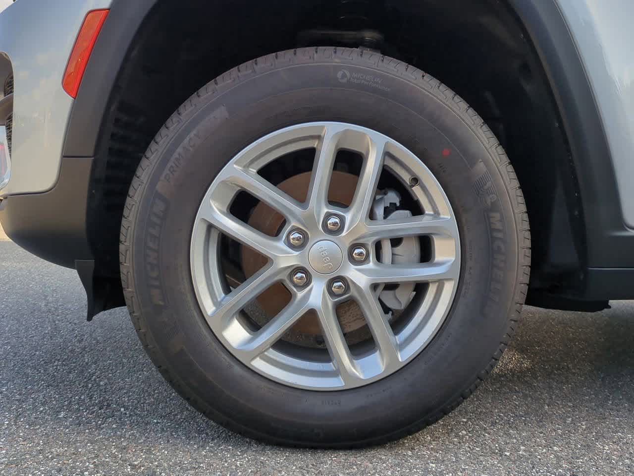 2025 Jeep Grand Cherokee GRAND CHEROKEE LAREDO X 4X4