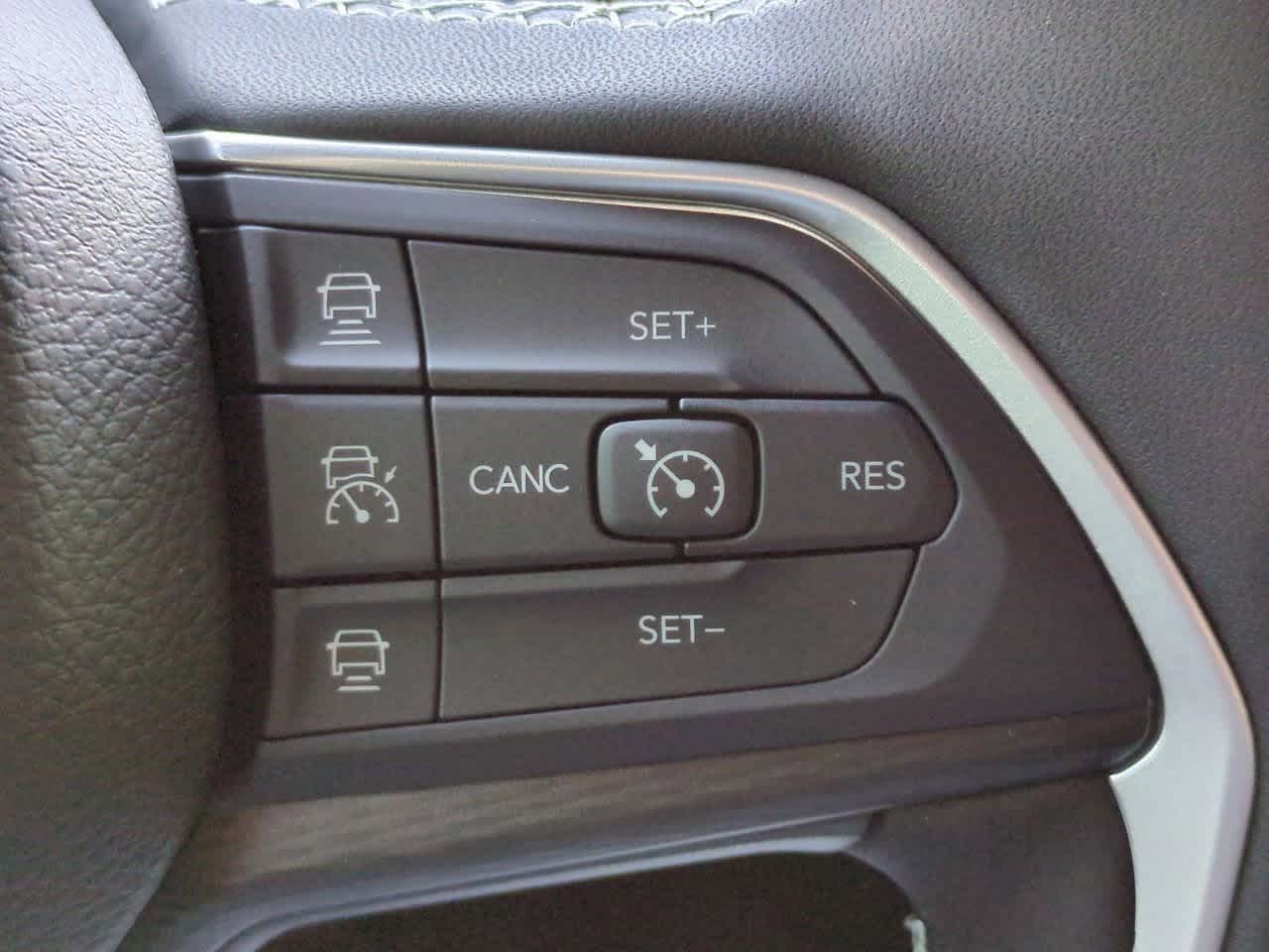 2025 Jeep Grand Cherokee GRAND CHEROKEE LAREDO X 4X4