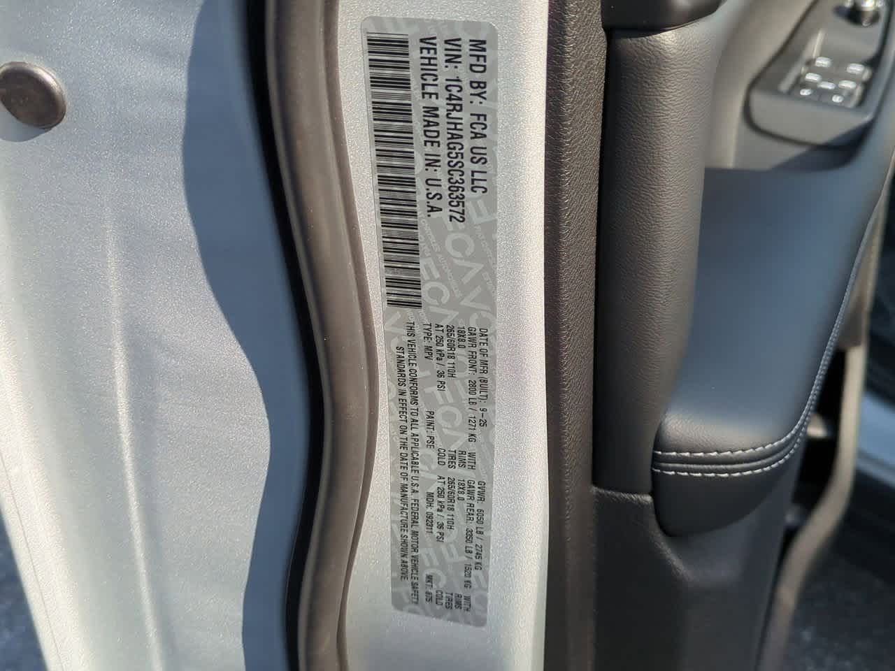 2025 Jeep Grand Cherokee GRAND CHEROKEE LAREDO X 4X4