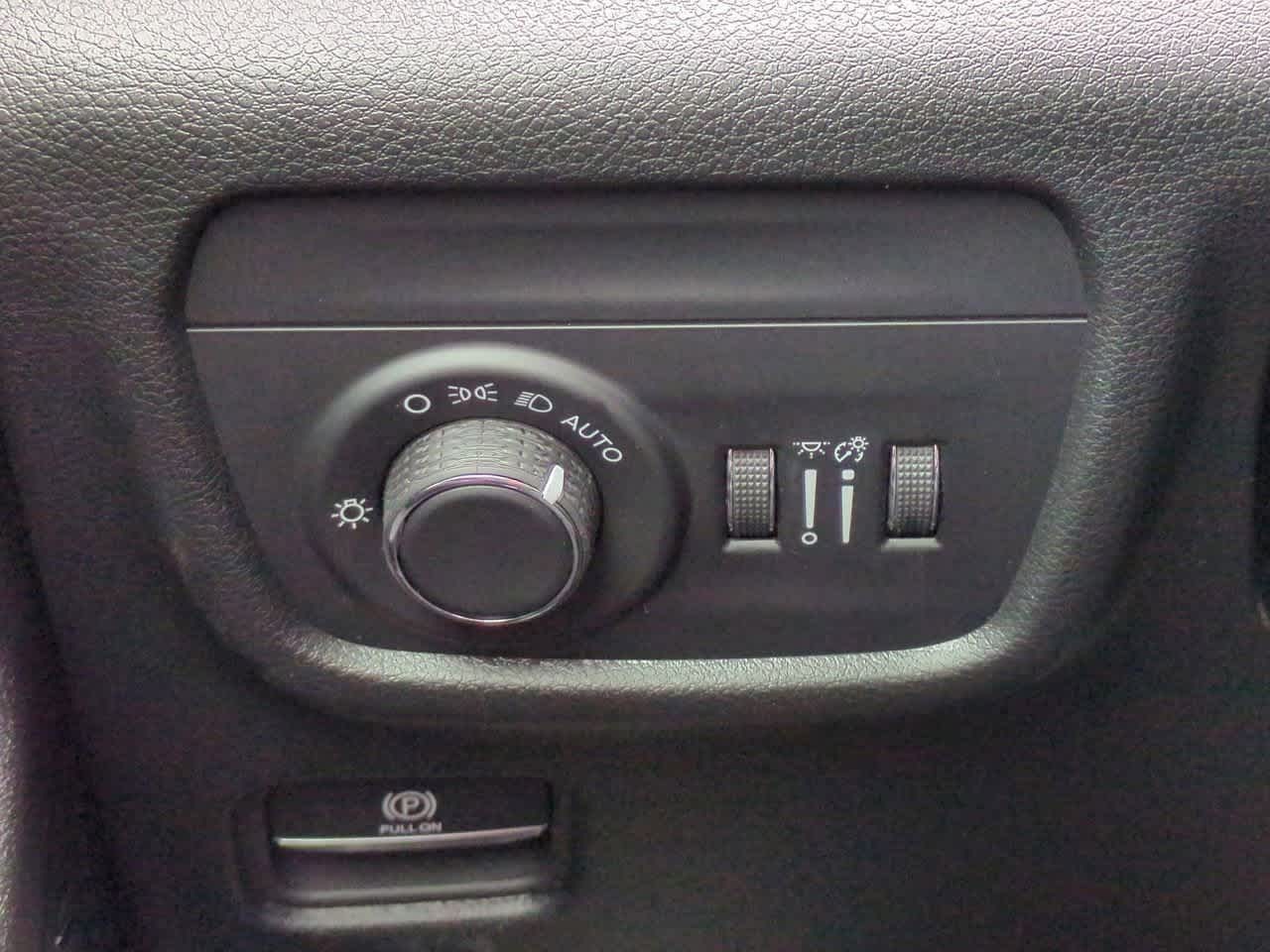 2025 Jeep Grand Cherokee GRAND CHEROKEE LAREDO 4X4