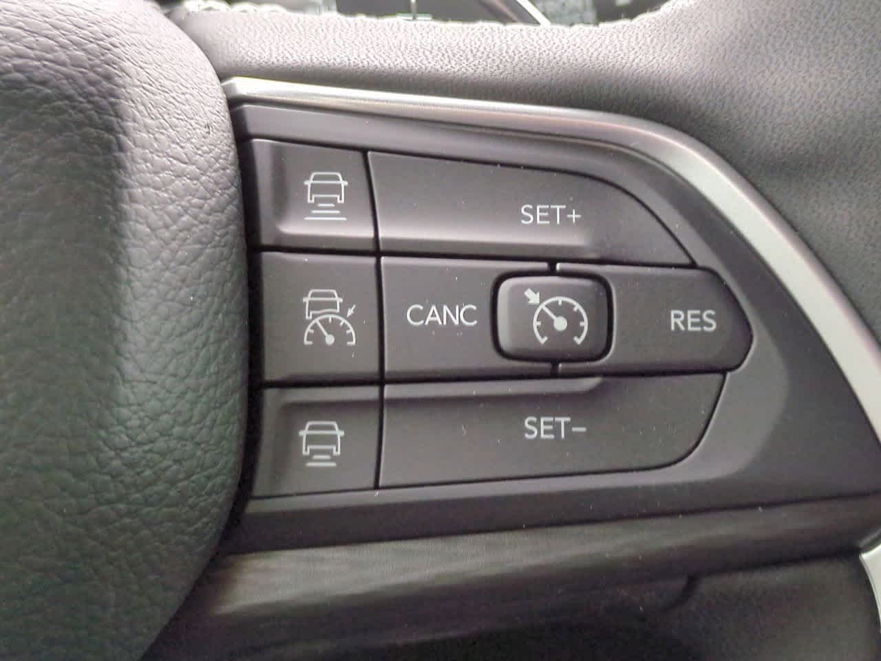 2025 Jeep Grand Cherokee GRAND CHEROKEE LAREDO 4X4