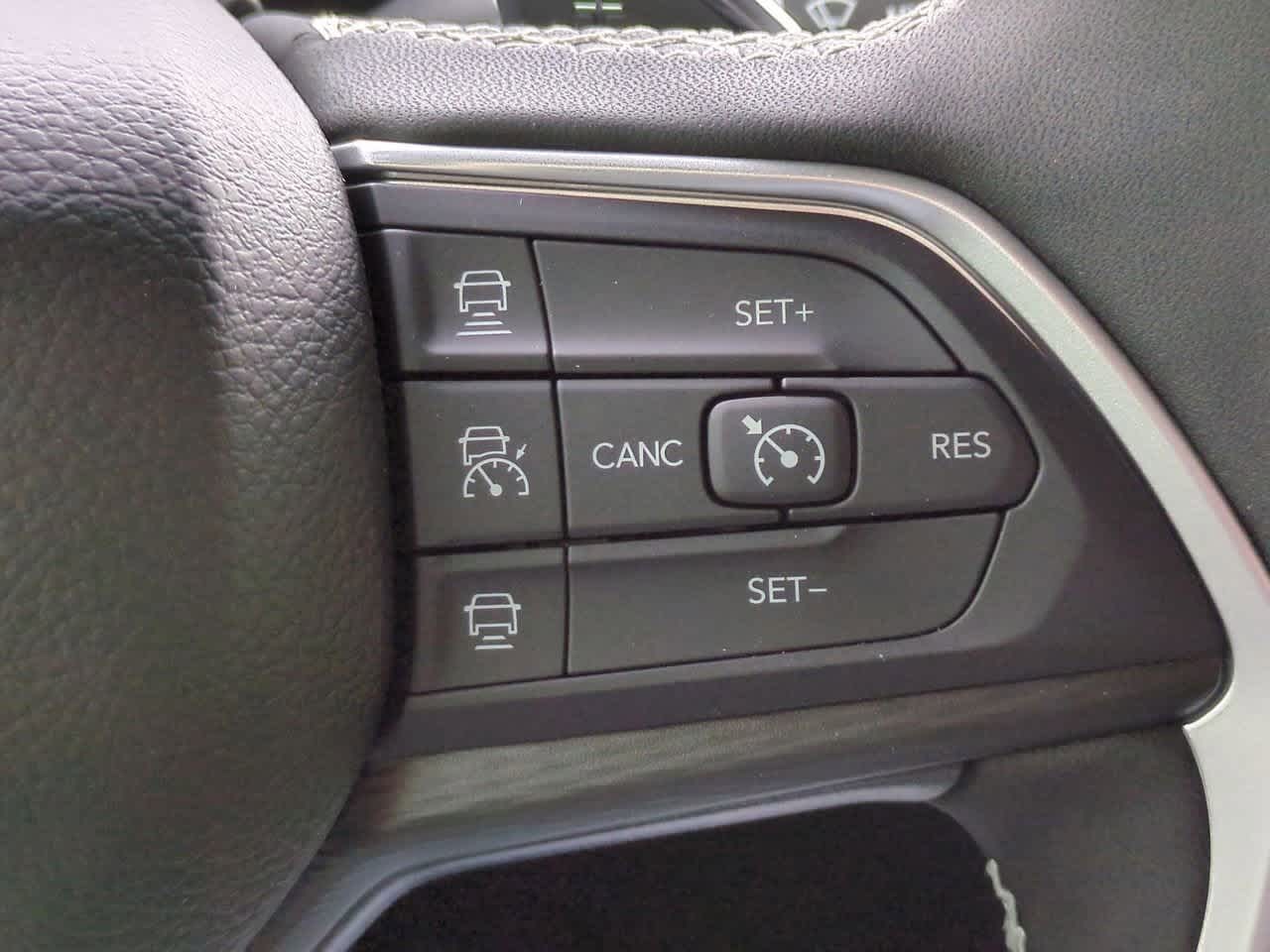 2025 Jeep Grand Cherokee GRAND CHEROKEE LAREDO X 4X4