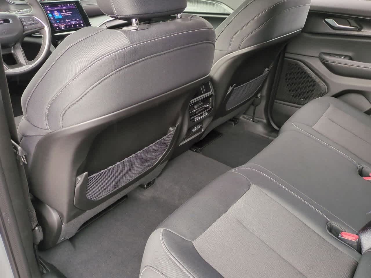 2025 Jeep Grand Cherokee GRAND CHEROKEE LAREDO 4X4