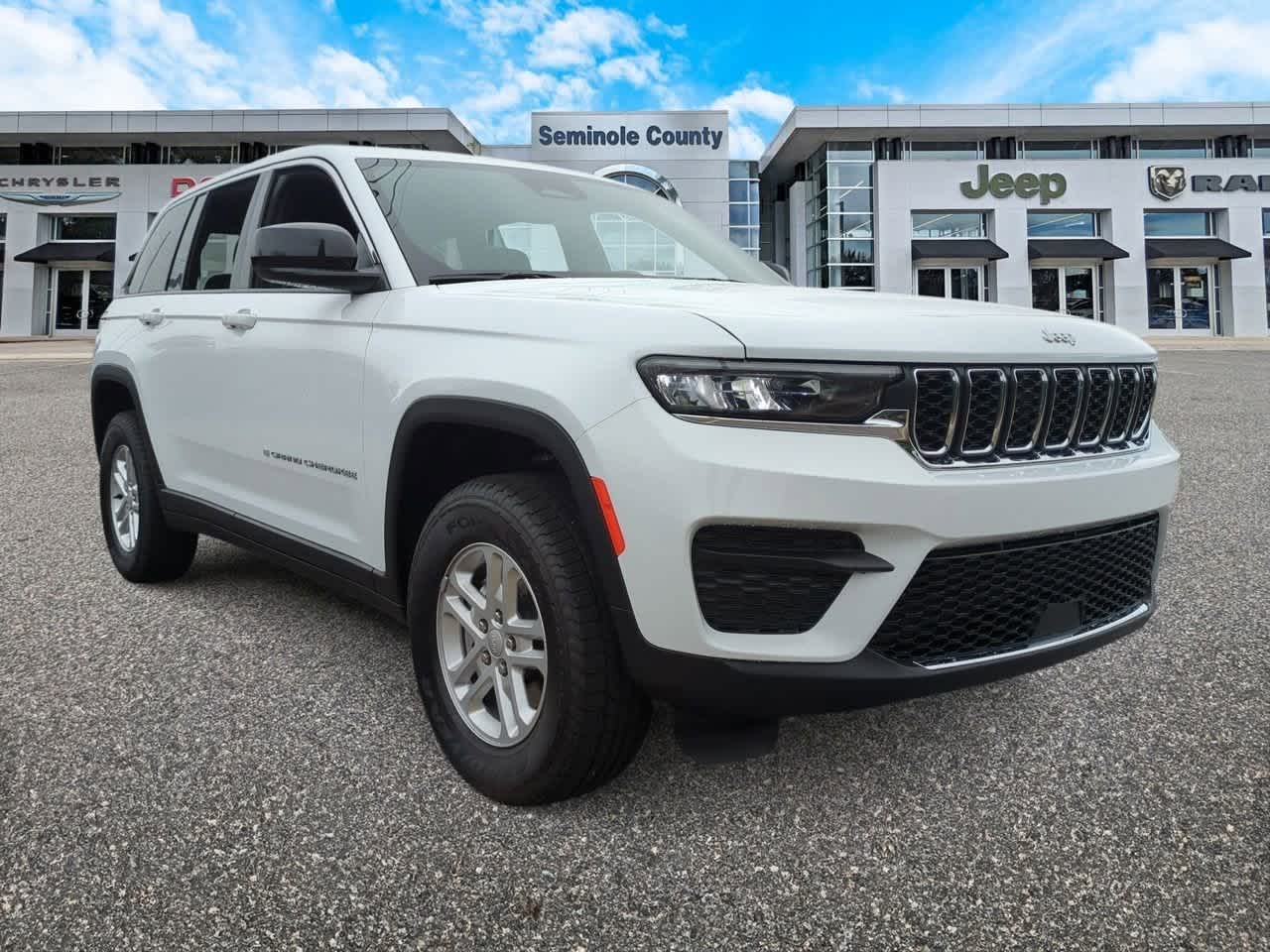 2025 Jeep Grand Cherokee GRAND CHEROKEE LAREDO 4X4