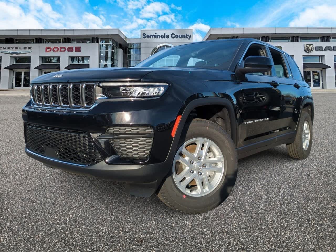 2025 Jeep Grand Cherokee GRAND CHEROKEE LAREDO 4X4