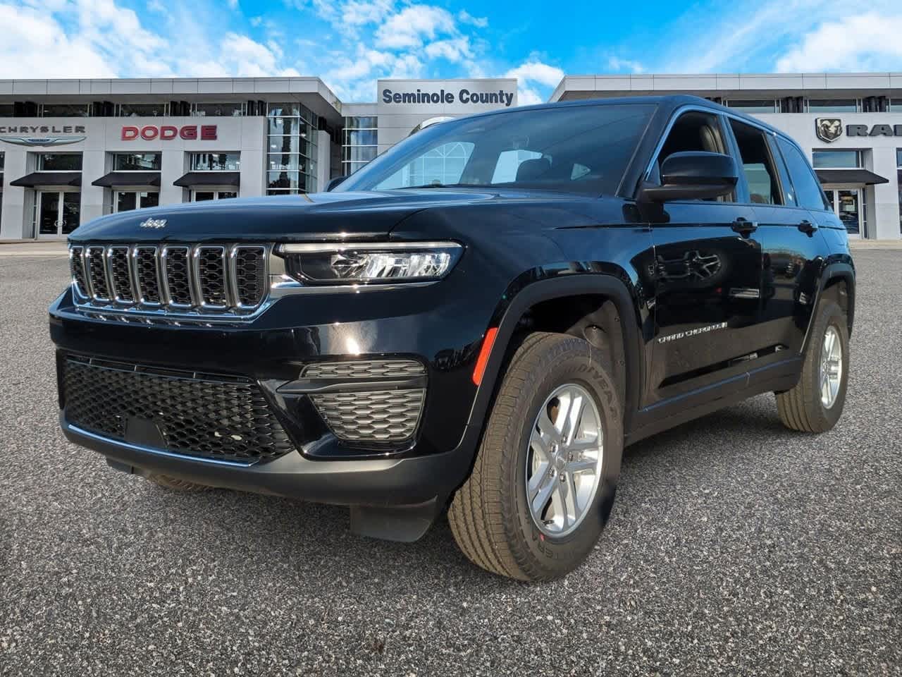 2025 Jeep Grand Cherokee GRAND CHEROKEE LAREDO 4X4