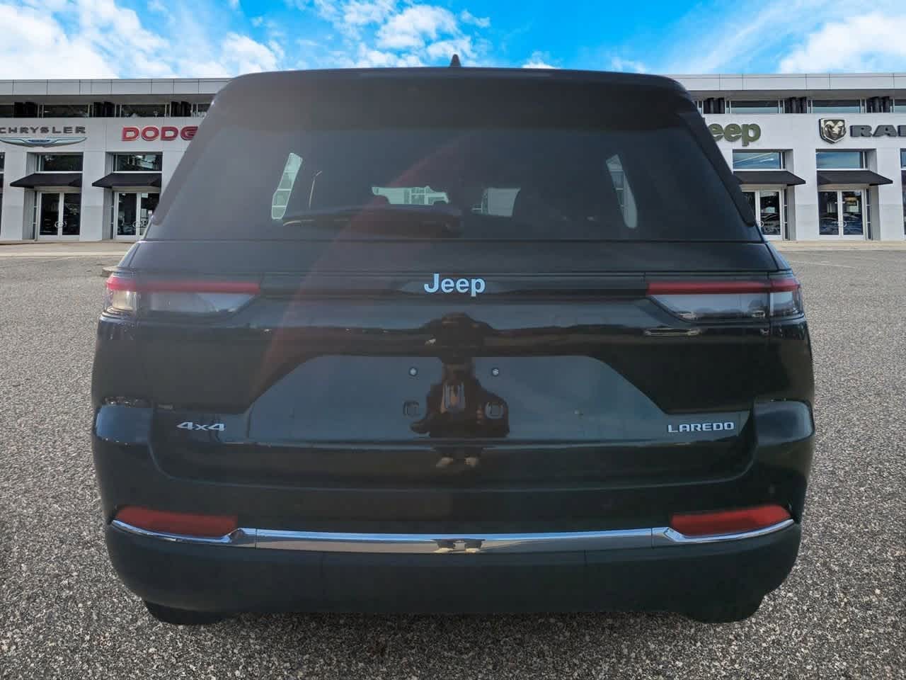 2025 Jeep Grand Cherokee GRAND CHEROKEE LAREDO 4X4