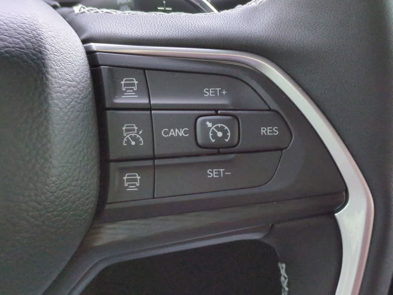 2025 Jeep Grand Cherokee GRAND CHEROKEE LAREDO X 4X4