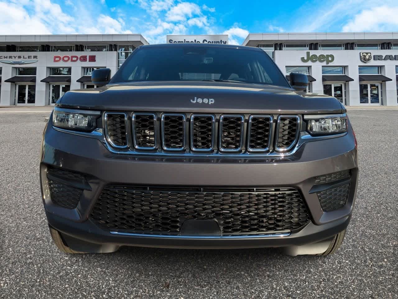 2025 Jeep Grand Cherokee GRAND CHEROKEE LAREDO X 4X4