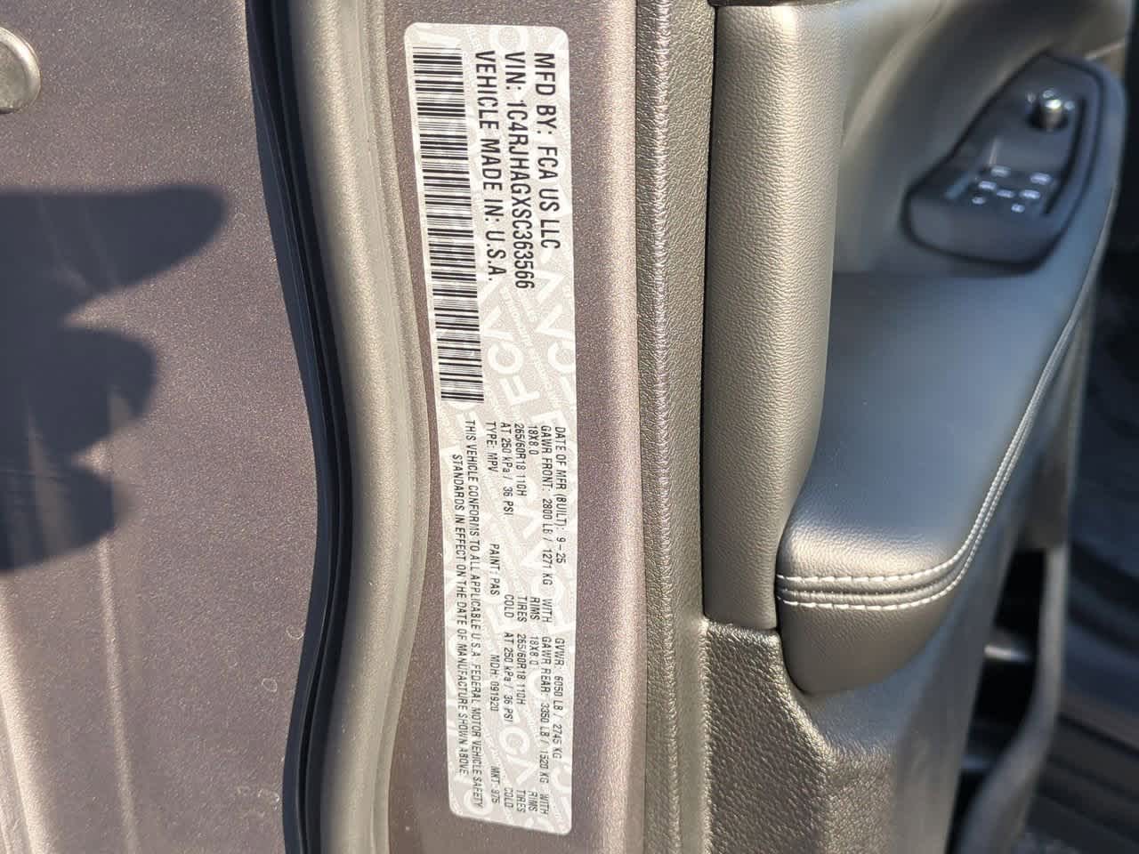 2025 Jeep Grand Cherokee GRAND CHEROKEE LAREDO X 4X4