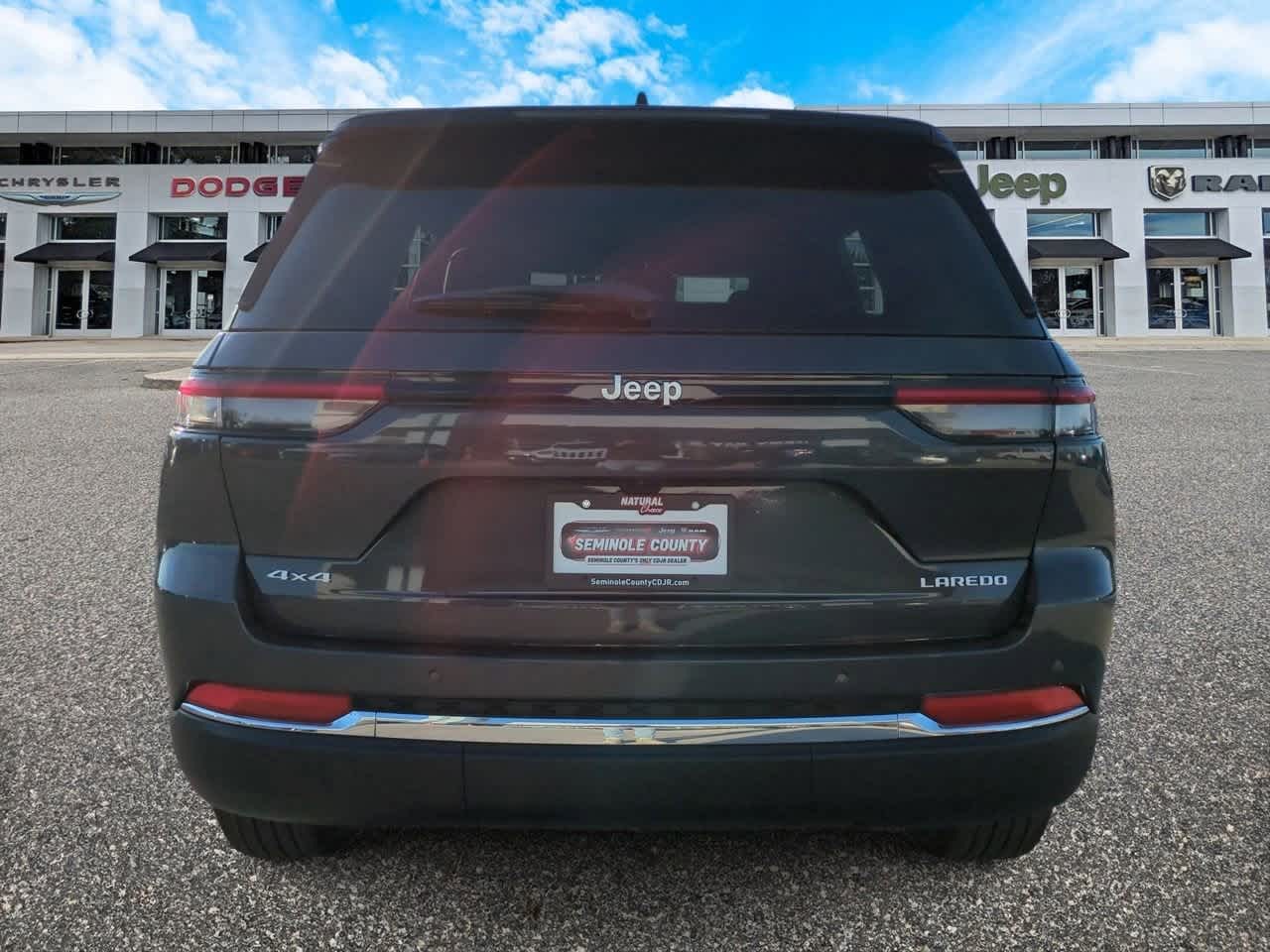 2025 Jeep Grand Cherokee GRAND CHEROKEE LAREDO X 4X4