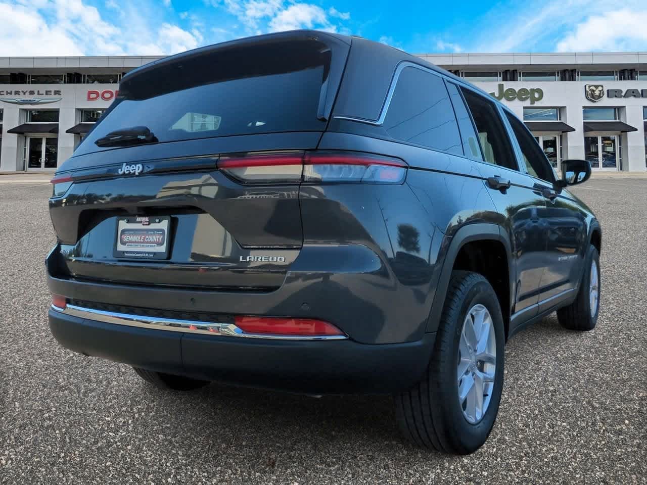 2025 Jeep Grand Cherokee GRAND CHEROKEE LAREDO X 4X4