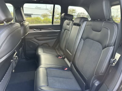 2027 Jeep Grand Cherokee GRAND CHEROKEE LAREDO ALTITUDE 4X4