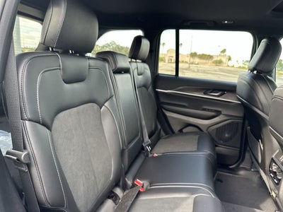 2027 Jeep Grand Cherokee GRAND CHEROKEE LAREDO ALTITUDE 4X4