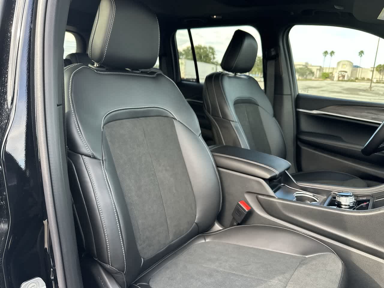 2027 Jeep Grand Cherokee GRAND CHEROKEE LAREDO ALTITUDE 4X4