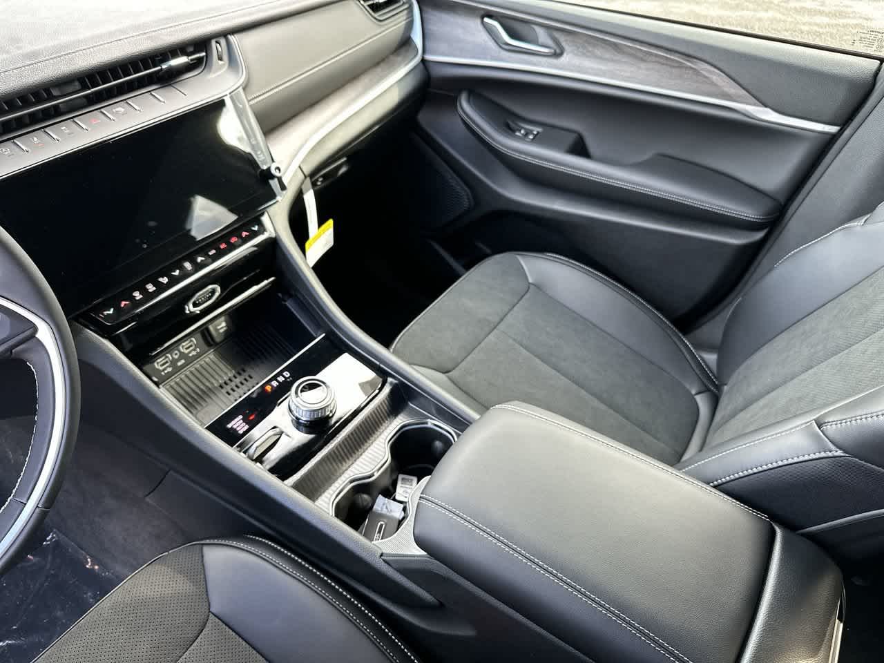 2027 Jeep Grand Cherokee GRAND CHEROKEE LAREDO ALTITUDE 4X4