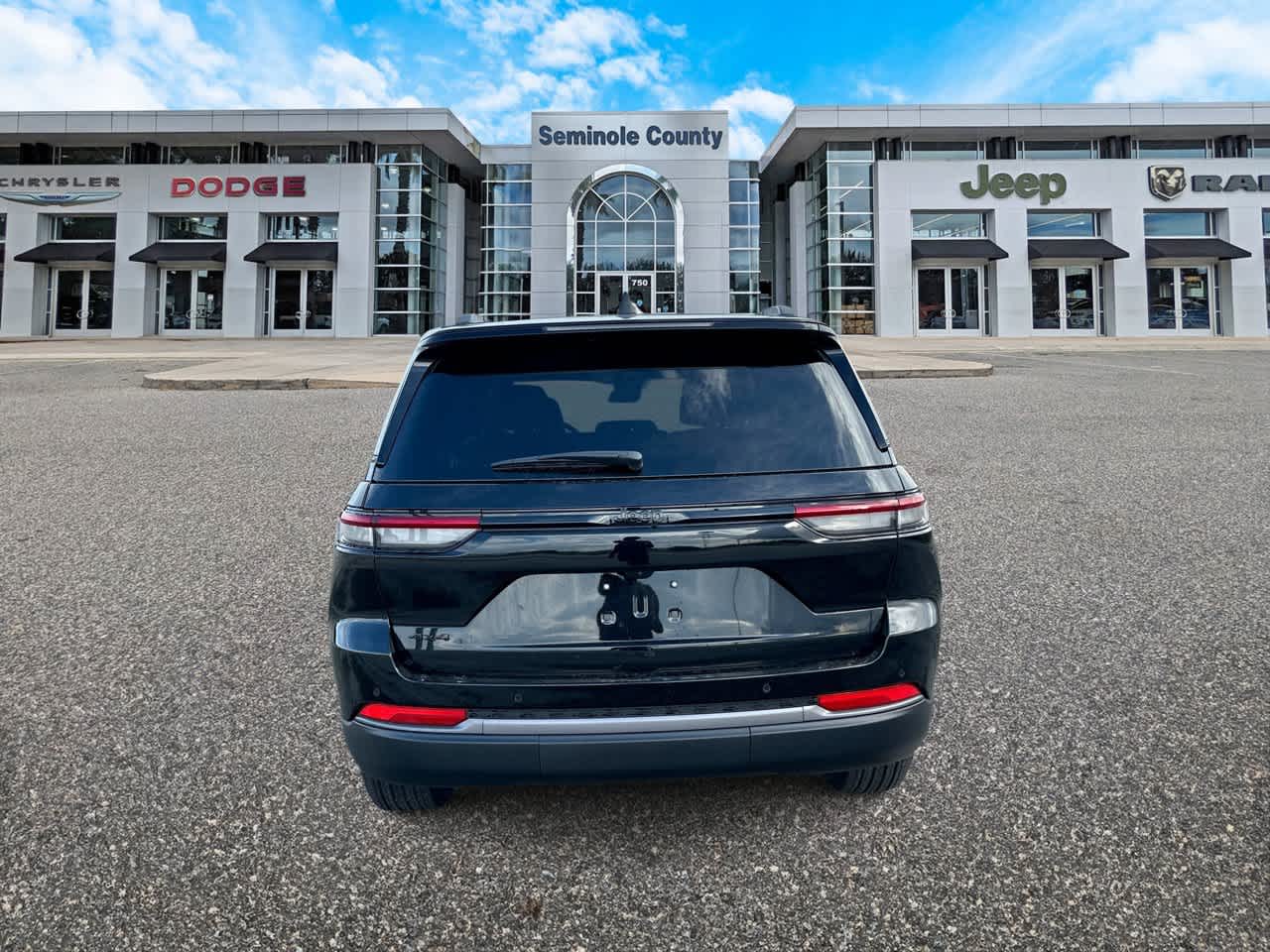 2027 Jeep Grand Cherokee GRAND CHEROKEE LAREDO ALTITUDE 4X4