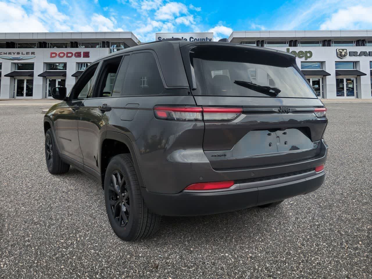 2026 Jeep Grand Cherokee GRAND CHEROKEE LAREDO ALTITUDE 4X4