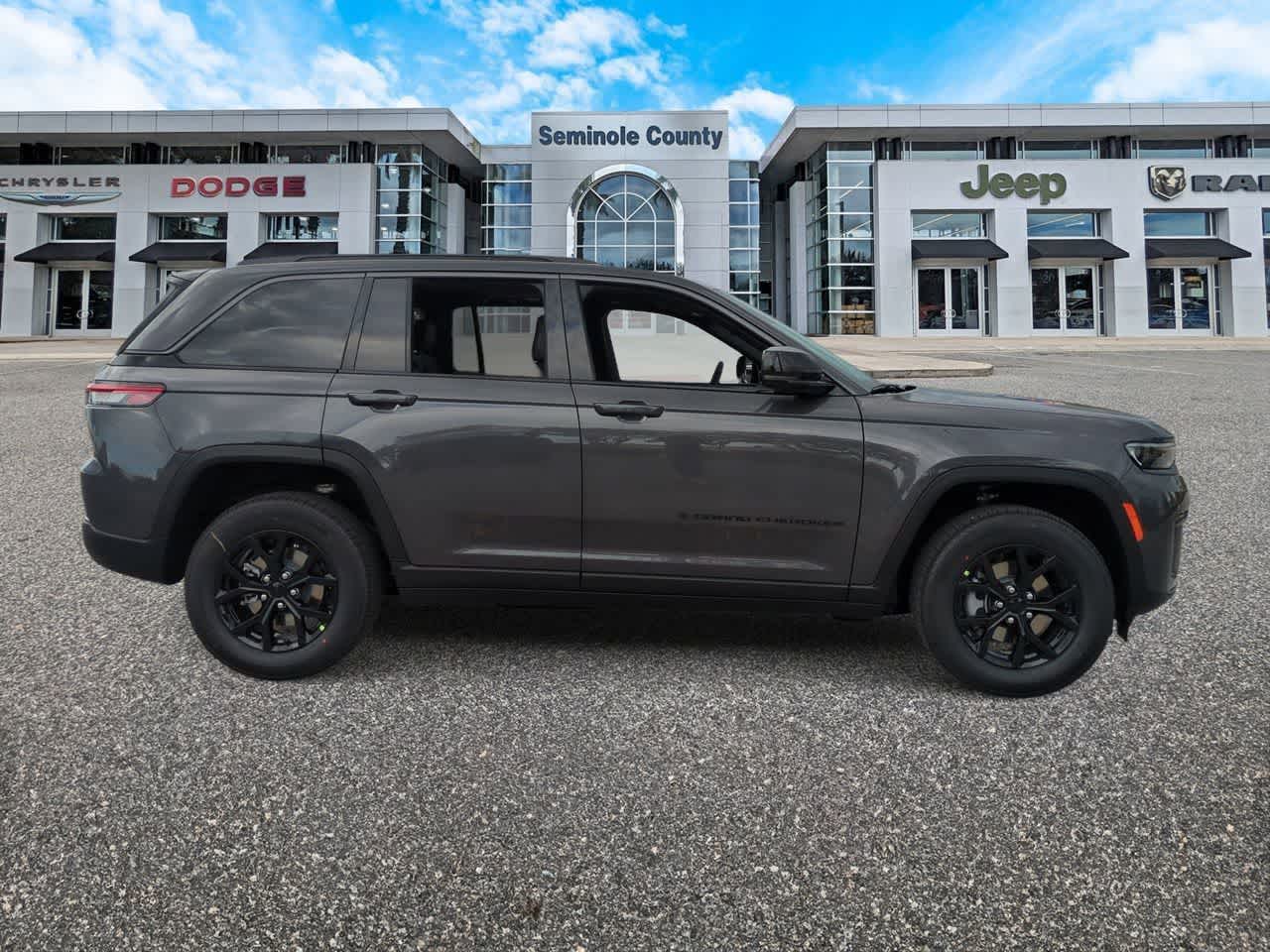 2026 Jeep Grand Cherokee GRAND CHEROKEE LAREDO ALTITUDE 4X4