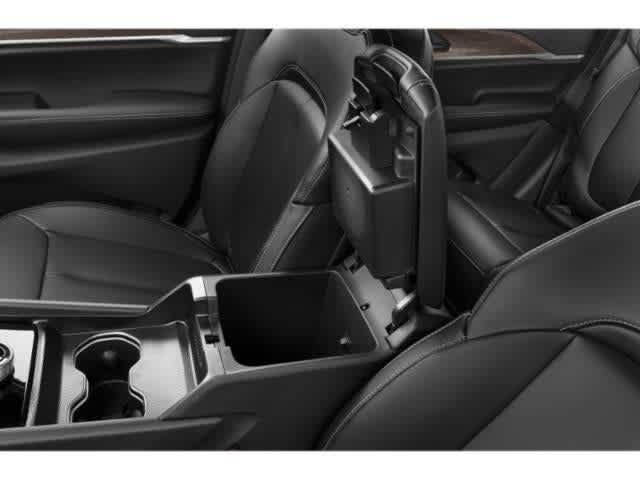 2027 Jeep Grand Cherokee Laredo Altitude