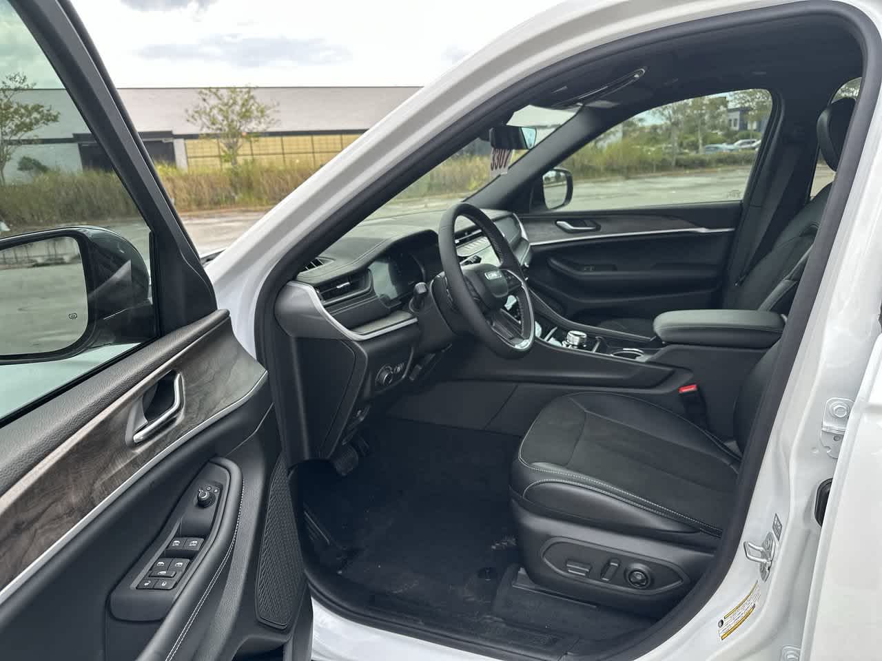 2027 Jeep Grand Cherokee GRAND CHEROKEE LAREDO ALTITUDE 4X4