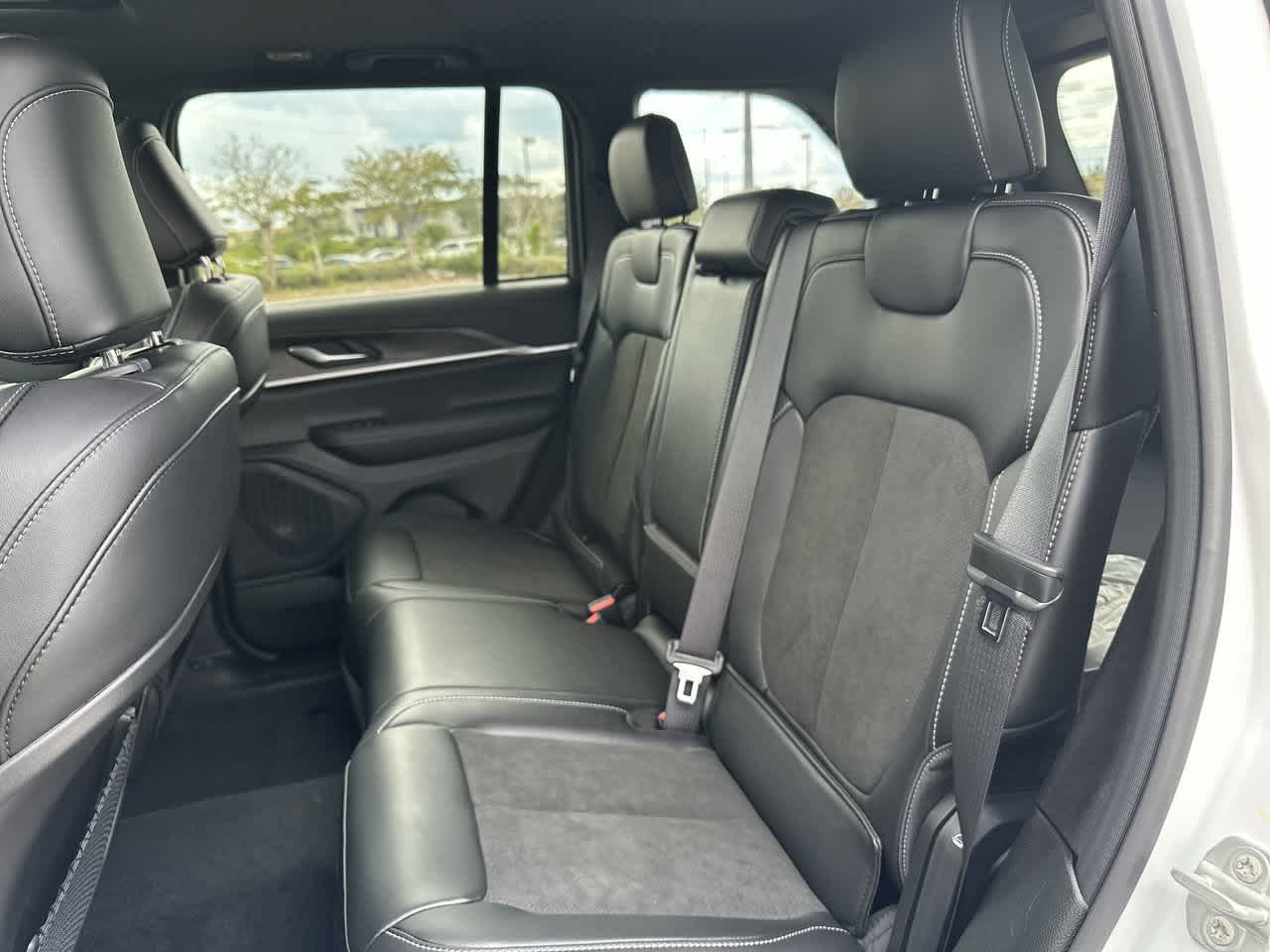 2027 Jeep Grand Cherokee GRAND CHEROKEE LAREDO ALTITUDE 4X4