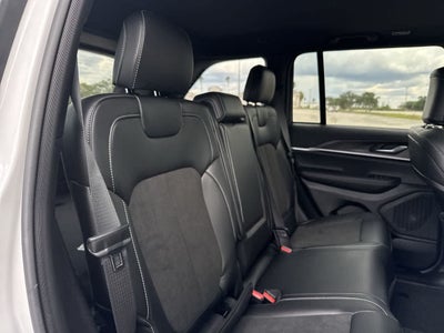 2027 Jeep Grand Cherokee GRAND CHEROKEE LAREDO ALTITUDE 4X4