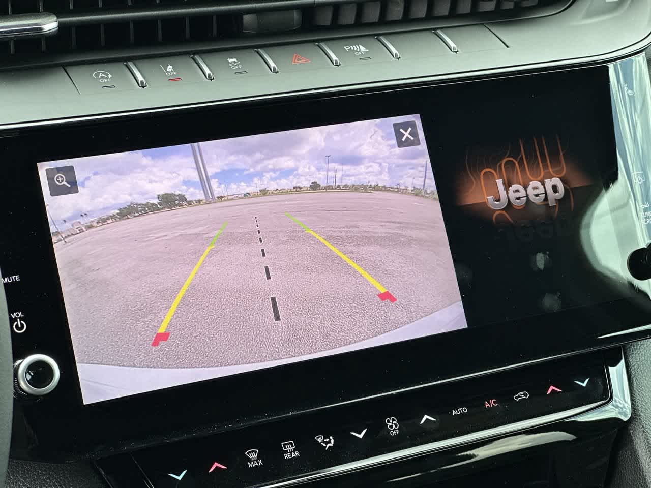 2027 Jeep Grand Cherokee GRAND CHEROKEE LAREDO ALTITUDE 4X4
