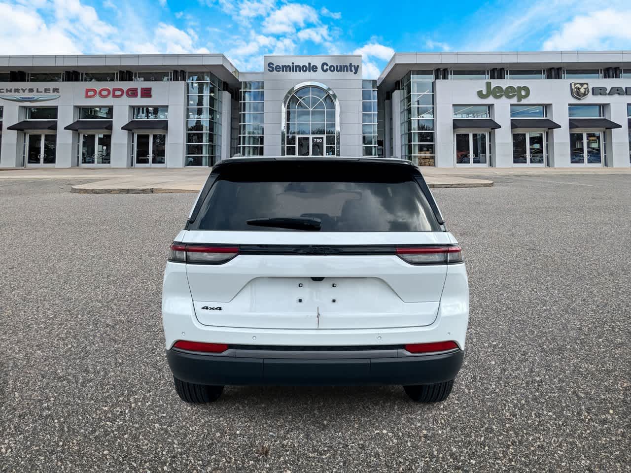 2027 Jeep Grand Cherokee GRAND CHEROKEE LAREDO ALTITUDE 4X4