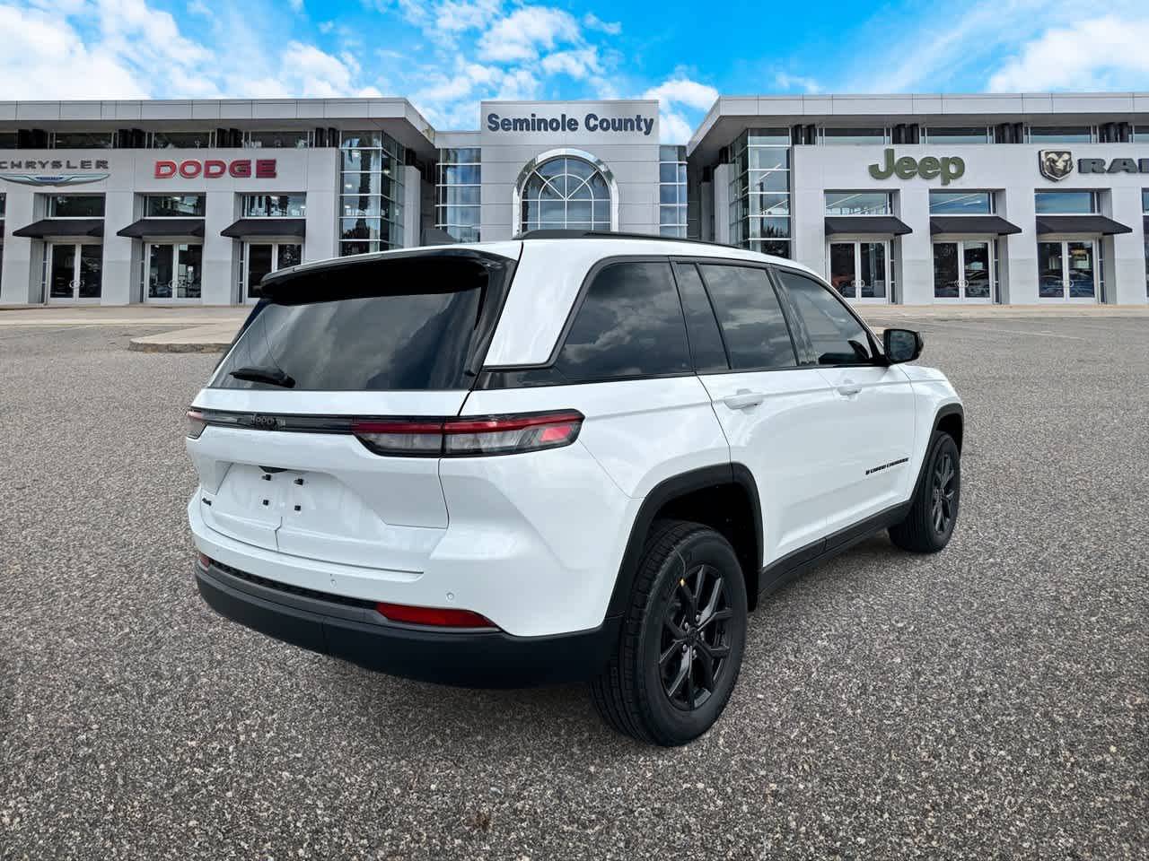 2027 Jeep Grand Cherokee GRAND CHEROKEE LAREDO ALTITUDE 4X4