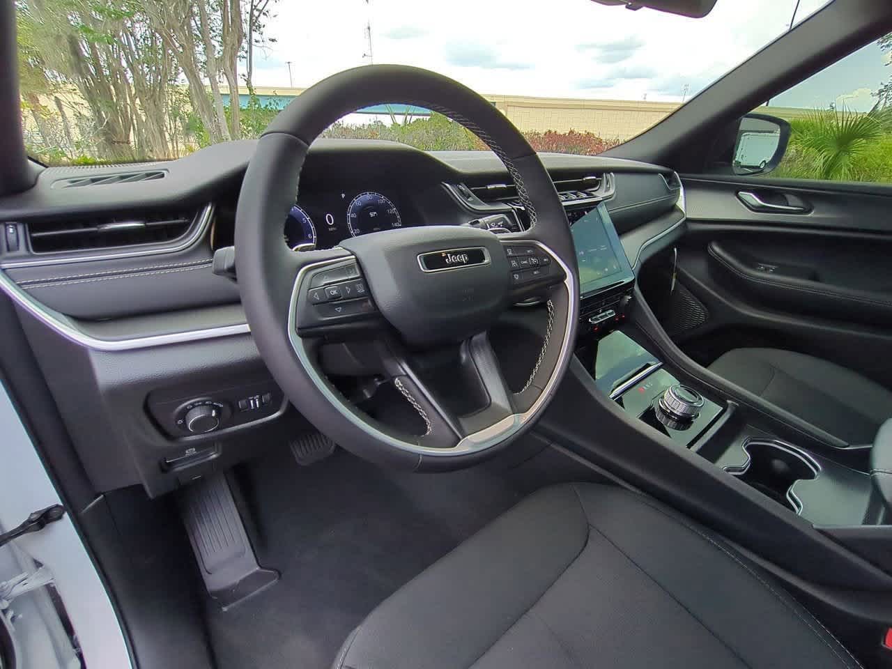 2025 Jeep Grand Cherokee GRAND CHEROKEE L LAREDO 4X2