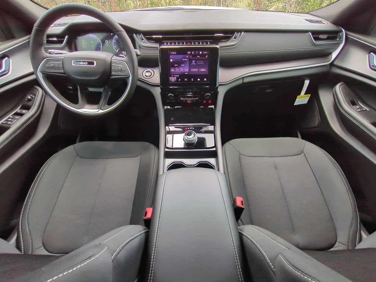 2025 Jeep Grand Cherokee GRAND CHEROKEE L LAREDO 4X2