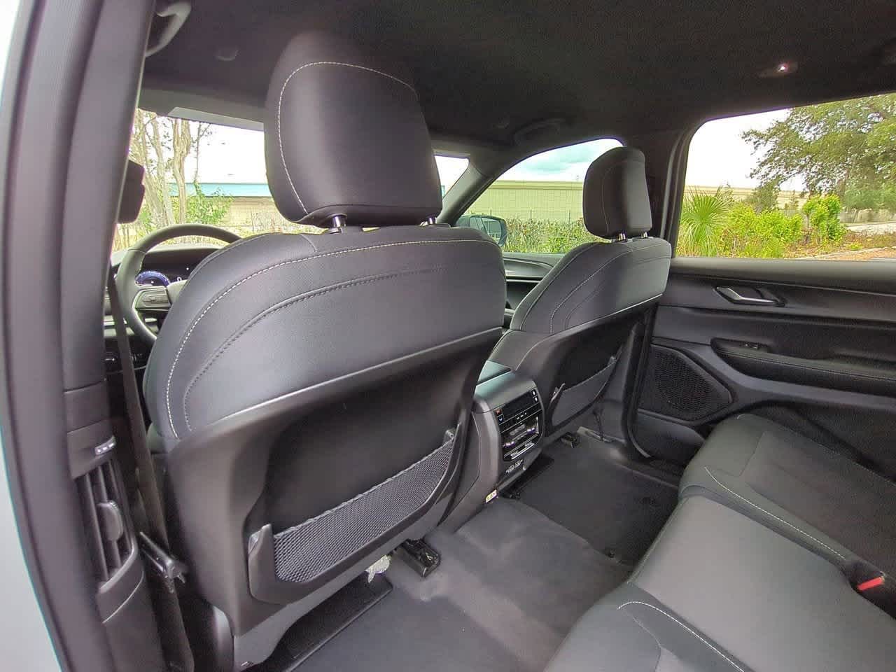 2025 Jeep Grand Cherokee GRAND CHEROKEE L LAREDO 4X2