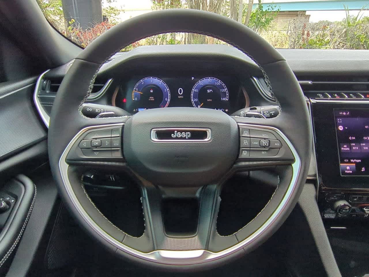 2025 Jeep Grand Cherokee GRAND CHEROKEE L LAREDO 4X2