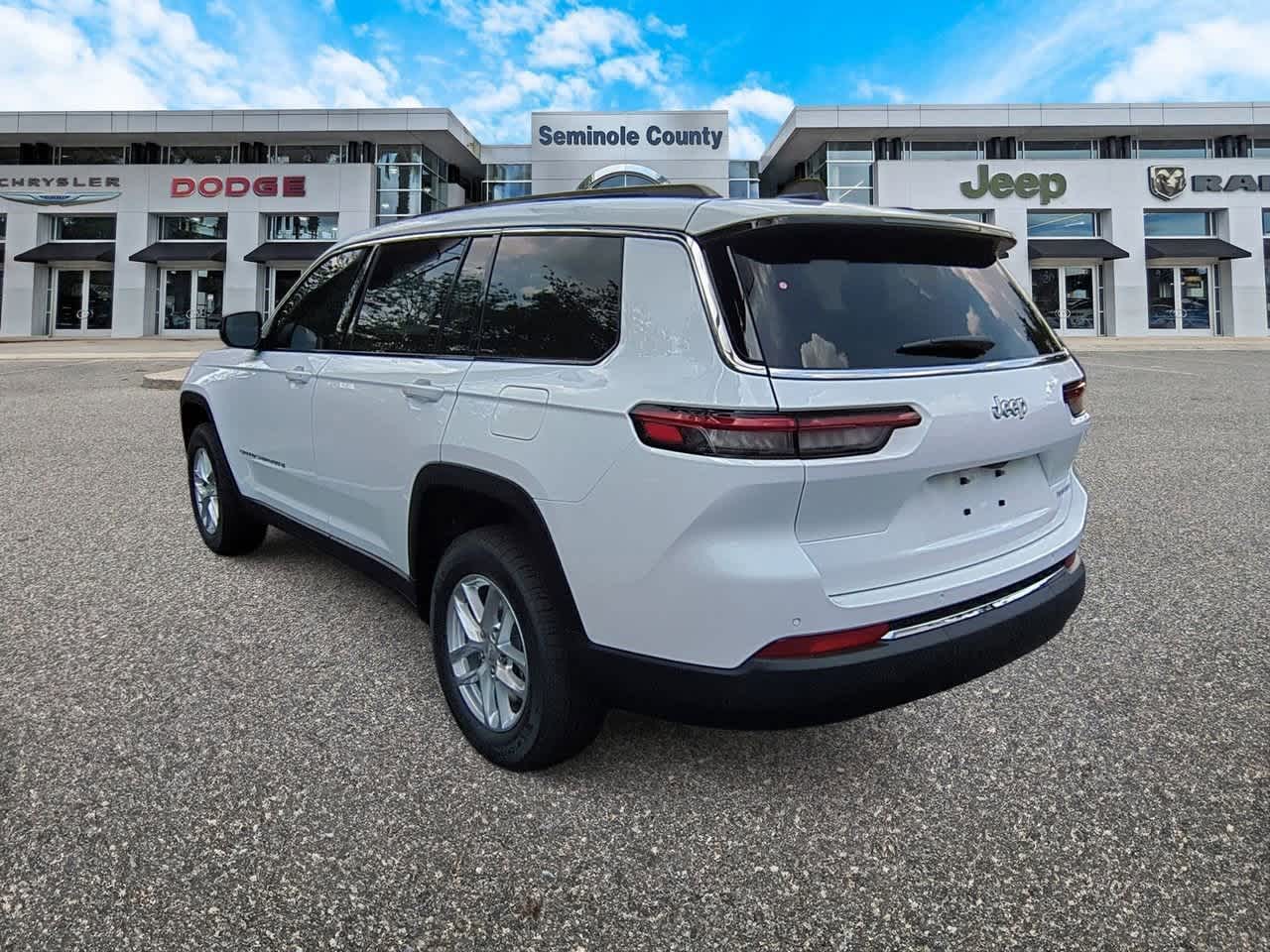 2025 Jeep Grand Cherokee GRAND CHEROKEE L LAREDO 4X2