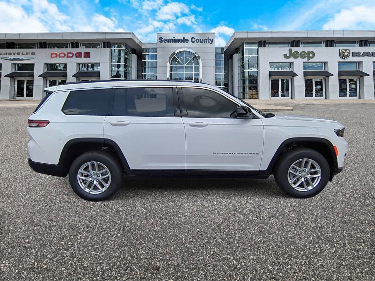 2025 Jeep Grand Cherokee GRAND CHEROKEE L LAREDO 4X2