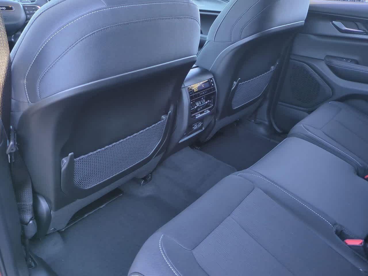 2025 Jeep Grand Cherokee GRAND CHEROKEE L LAREDO 4X2